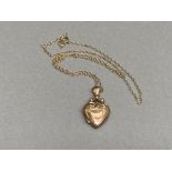 9ct gold heart shaped locket and 9ct gold necklet 3.3g gross