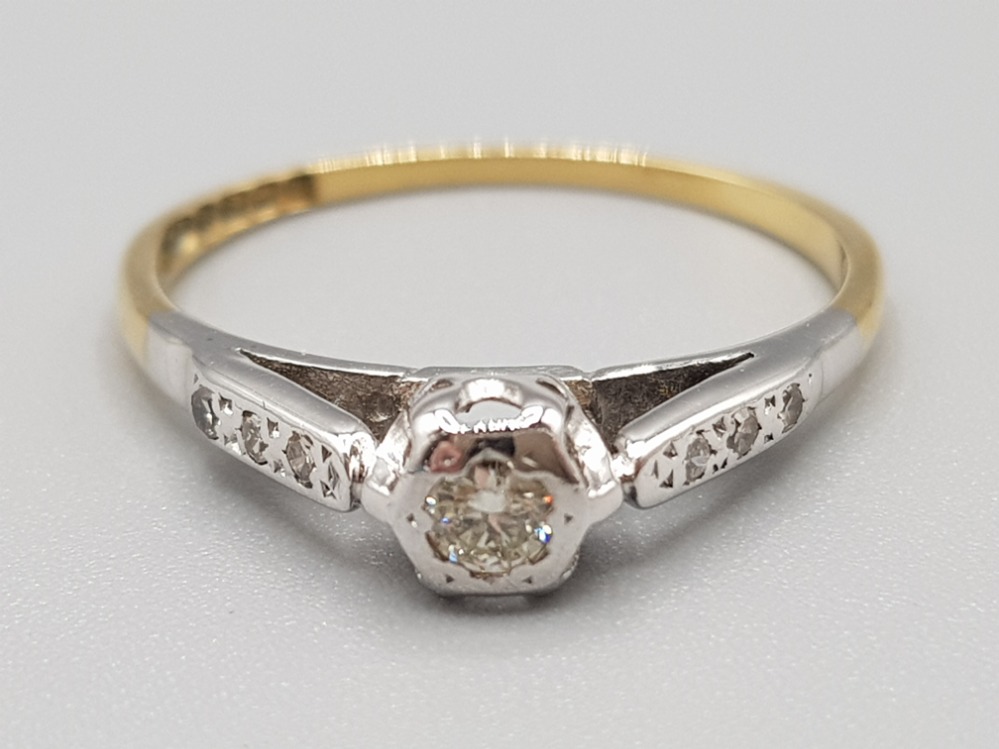 Ladies 18ct yellow gold diamond solitaire ring with three diamonds to each shoulder 2g gross size M