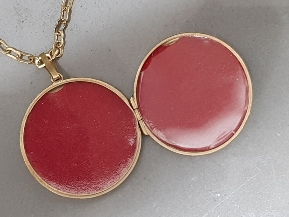 Circular Rolled Gold locket on gold plated chain - Image 2 of 3