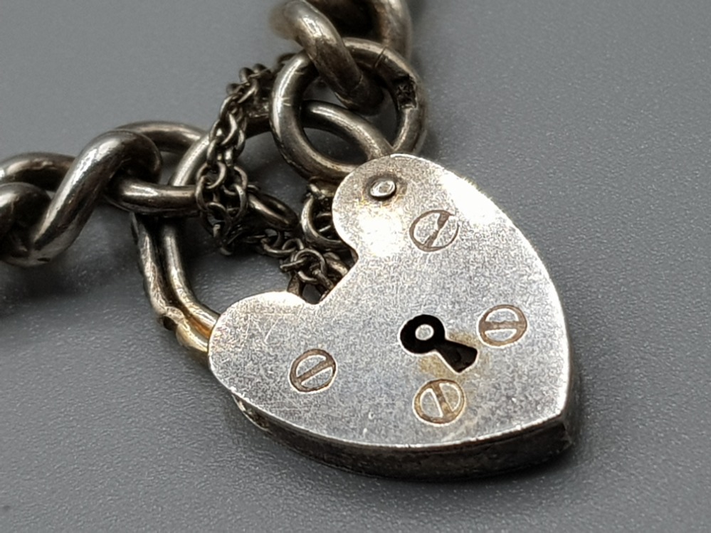 925 silver charm bracelet (6x charms plus padlock) 29g - Image 2 of 4