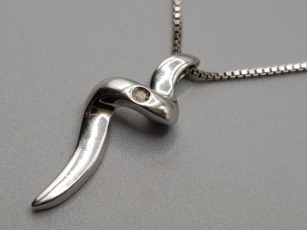 925 silver Diamond twist pendant on silver chain, 5.1g
