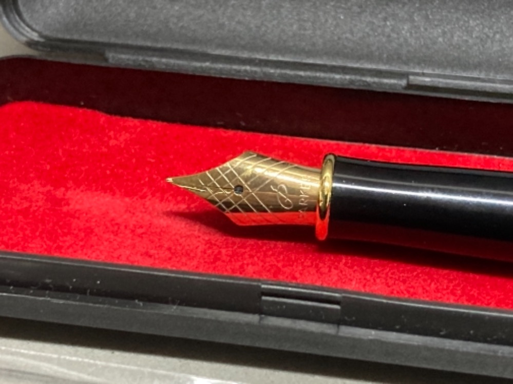 Parker Sonnet black new fountain pen complete with case - Image 2 of 2