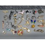 Selection of miscellaneous vintage costume brooches some with crystals, enamel etc - all Animal