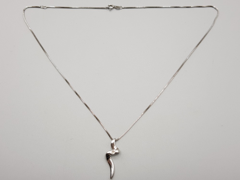 925 silver Diamond twist pendant on silver chain, 5.1g - Image 2 of 3