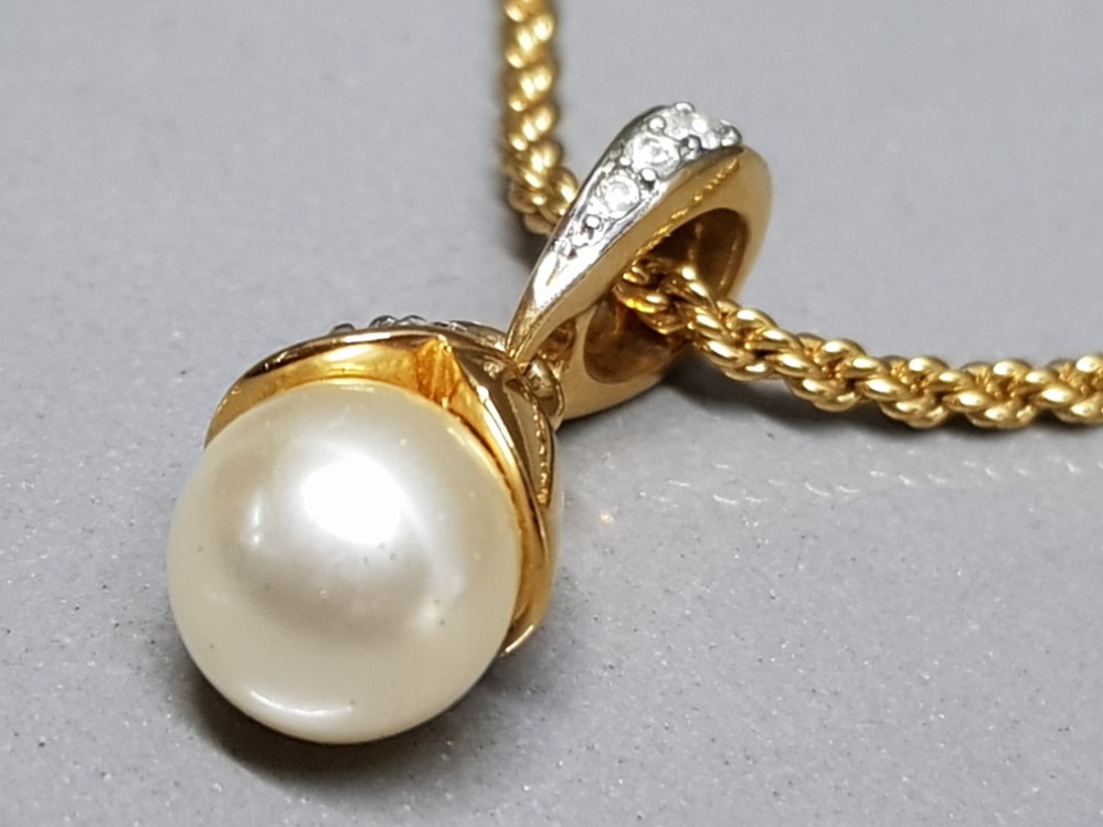 Swarovski crystal & pearl gold plated pendant on matching chain - Image 2 of 2