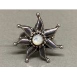 Silver and mother of pearl bead and flower design ring size R 1/2