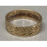 A 9ct yellow gold wedding band with engraved decoration size R 3.4g