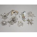 Total of 8 vintage marcasite brooches including 1x gilt & 1x enamelled