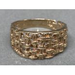 A 9ct yellow gold keeper ring size K 2.3g