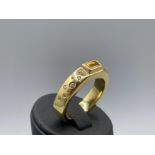 Heavy 18ct Gold Fancy Colour Diamond & Natural Yellow Sapphire Ring size V weighing 18.8 grams