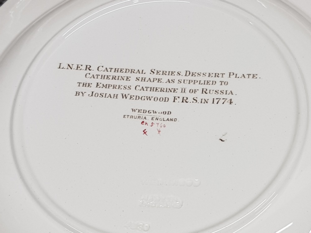 Set of 5 Wedgwood L.N.E.R cathedral seties dessert plates - Image 3 of 3