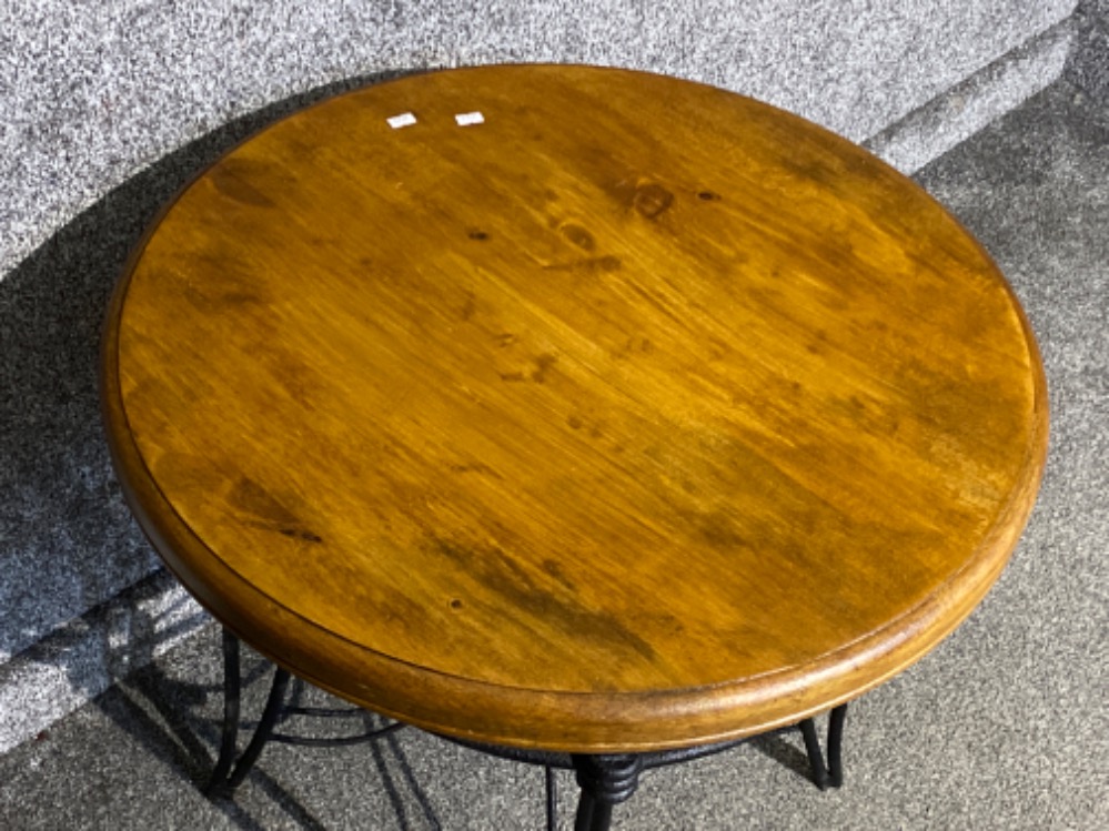 Cast iron based pub table with circular solid wood top - Bild 2 aus 2