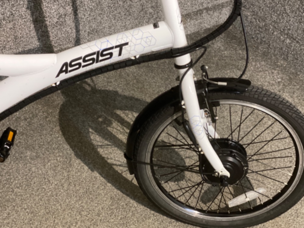 Electric Assist hybrid bike in white, in full working condition with charger & keys, excellent - Image 4 of 5