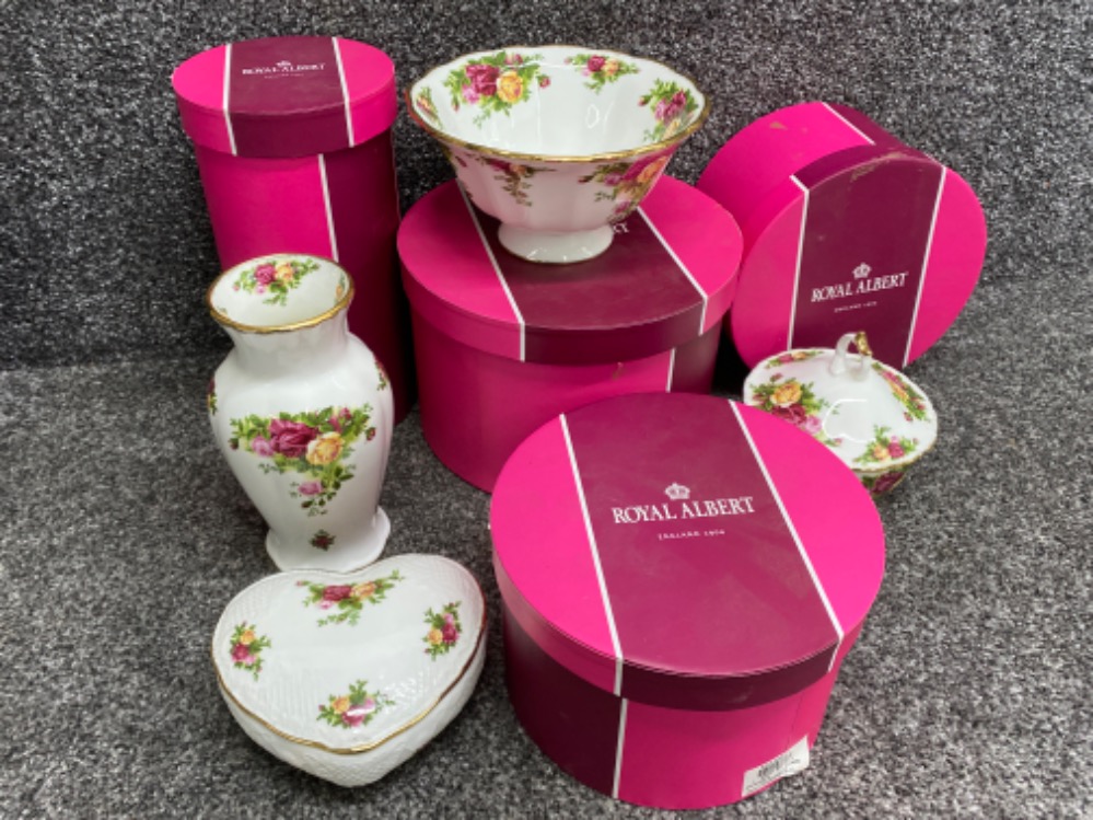 4x pieces of Royal Albert Old country roses patterned tea China includes bowl, vase & 2 lidded pots,