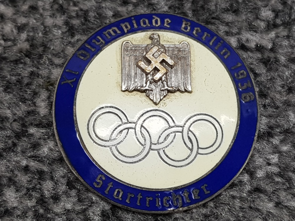 Genuine WWII German Starting Judge's pin badge, Berlin 1936, with the Nazi eagle, Swastika and