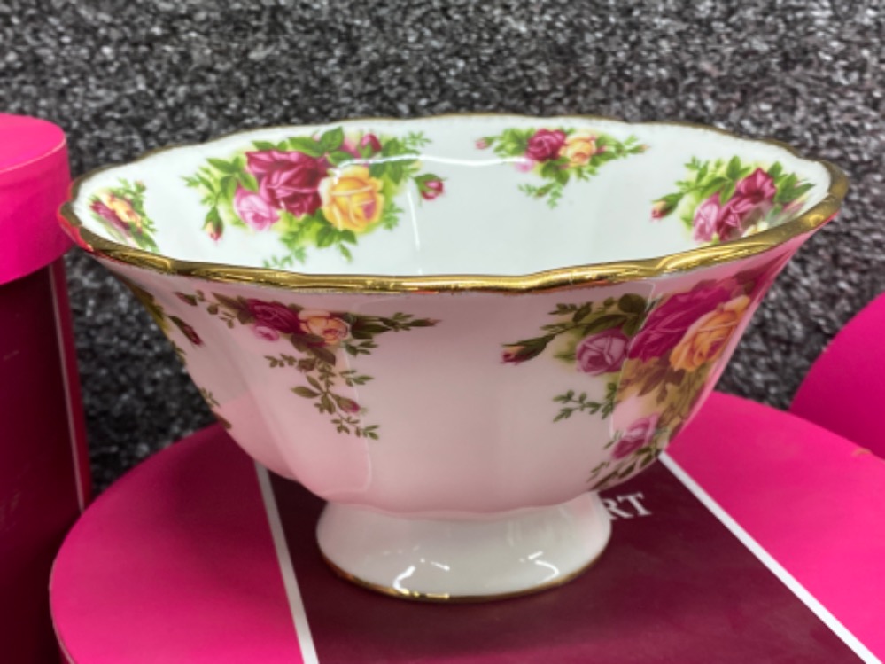 4x pieces of Royal Albert Old country roses patterned tea China includes bowl, vase & 2 lidded pots, - Image 2 of 2