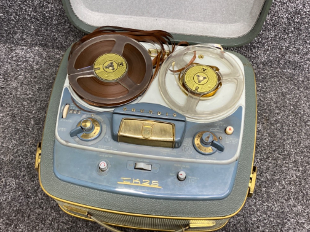 Vintage Grundig TK25 reel to reel player