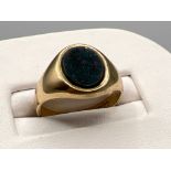 9ct gold blood stone signet ring. 3.1g size I