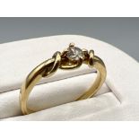 9ct gold diamond solitaire ring. Comprising of a Round cut diamond size M 1.7g