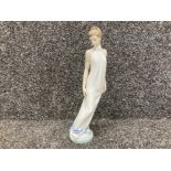 Nao by Lladro Elegance figure 1205