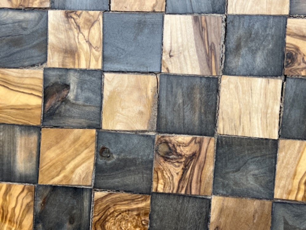 Handmade driftwood chess board - Image 2 of 3