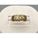 9ct gold diamond set ‘I love you’ ring. Size N 1.4g