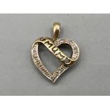 9ct gold diamond ‘mum’ heart pendant. 1g