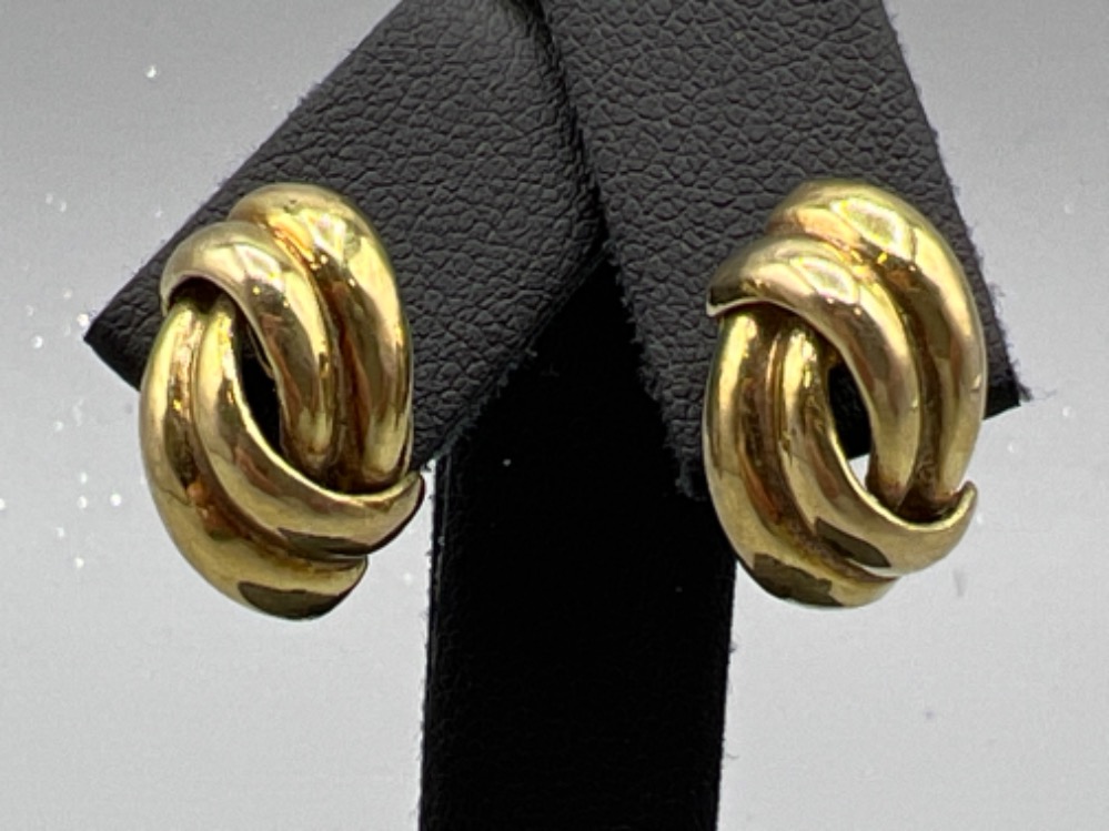 9ct gold fancy earrings. 3.6g