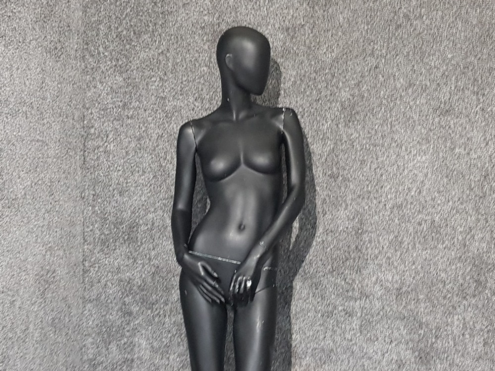 A large female shop mannequin on glass stand - Image 2 of 2