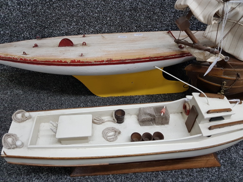 A model galleon pirate ship and two boats - Image 3 of 3