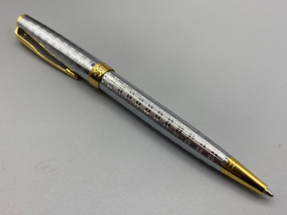 Parker Sonnet series ball point pen in brilliant silver & gilt, fine nib with case - Bild 2 aus 3