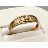 Ladies 9ct gold ornate cz ring. Size P 1g