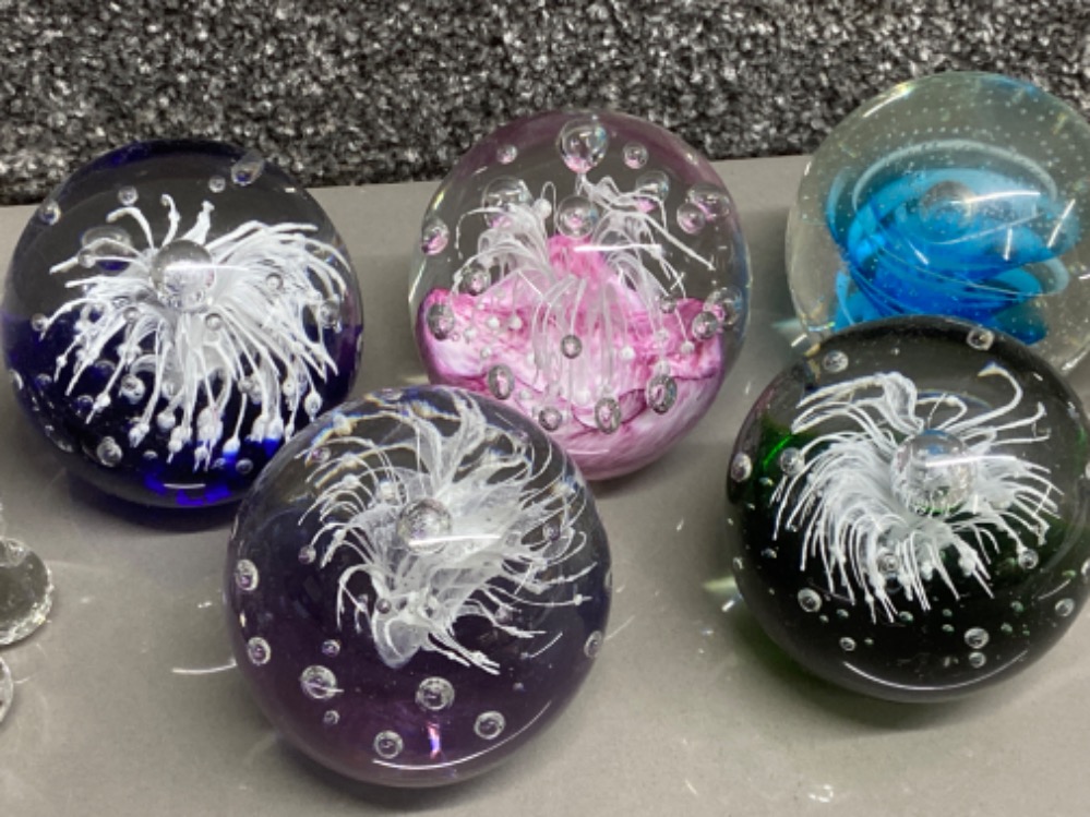 Total of 7 glass paperweights of which 2 have stands - Image 2 of 2