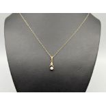 Ladies 9ct gold Pearl ornate pendant and chain