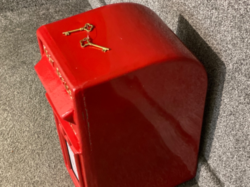 Cast metal Royal Mail Postbox (in classic red) with key, height 55cm - Bild 2 aus 3