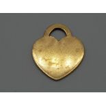 9ct gold heart shaped pendant 3g