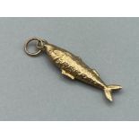 9ct gold fish pendant/charm .6g