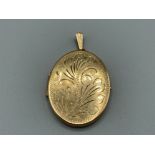 Large vintage 9ct gold engraved oval locket 11.2g