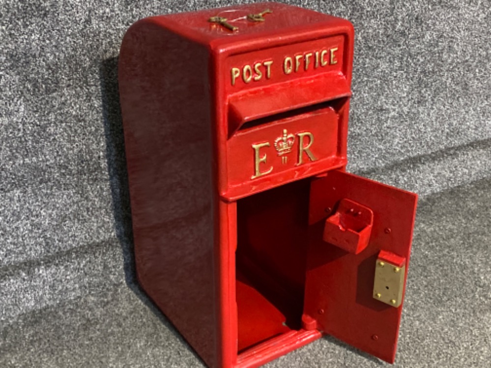 Cast metal Royal Mail Postbox (in classic red) with key, height 55cm - Bild 3 aus 3