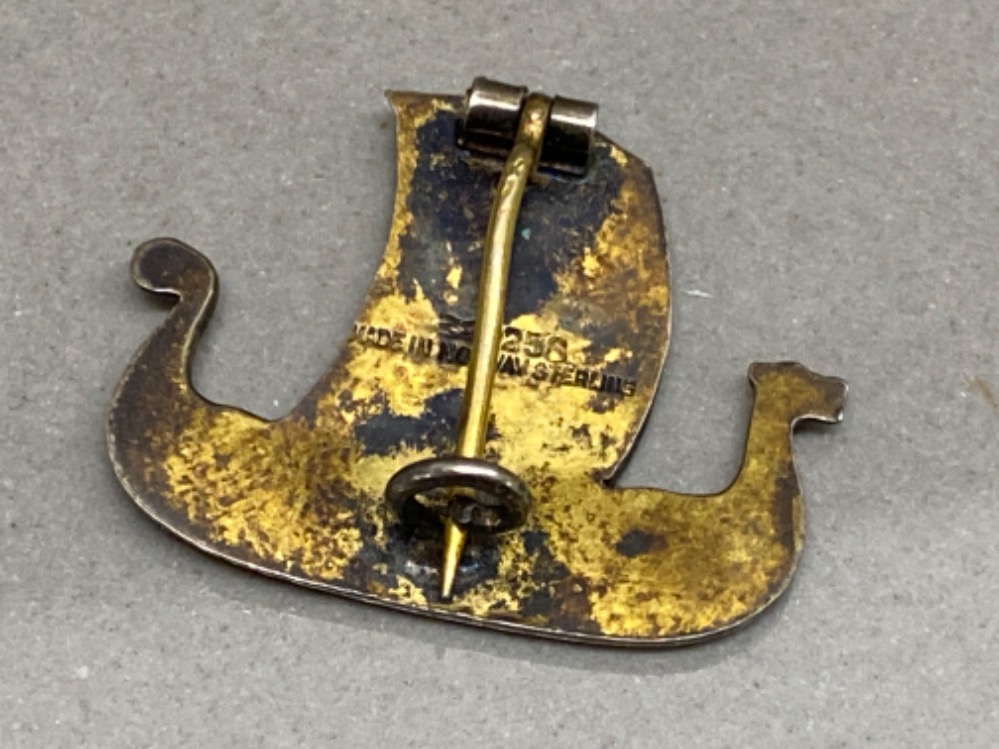 Norwegian silver & enamel Viking boat brooch - Image 2 of 2