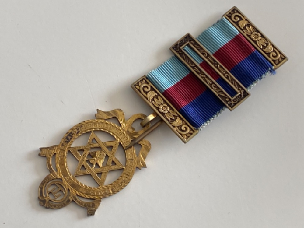 Hallmarked silver gilt Masonic Royal Arch provincial beast jewel medal with original ribbon