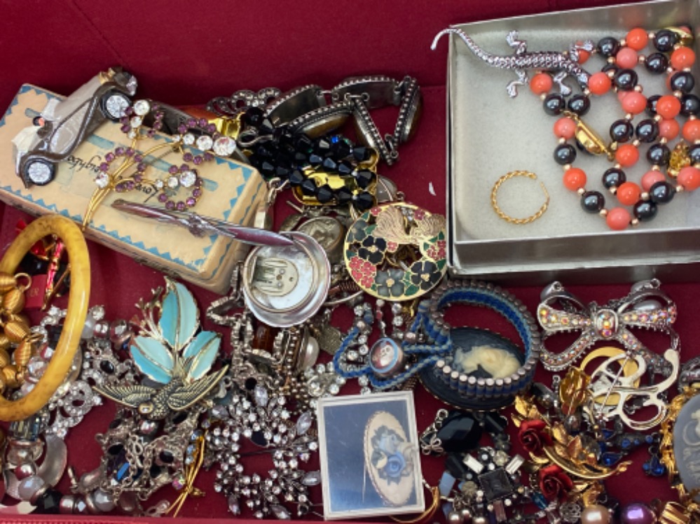 Large quantity of costume jewellery (mainly brooches) includes cameo, CZs etc also includes a