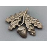 Silver acorn & oak leaf brooch 15.9g