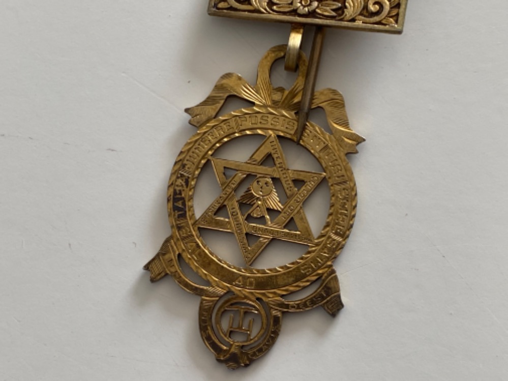 Hallmarked silver gilt Masonic Royal Arch provincial beast jewel medal with original ribbon - Image 2 of 3