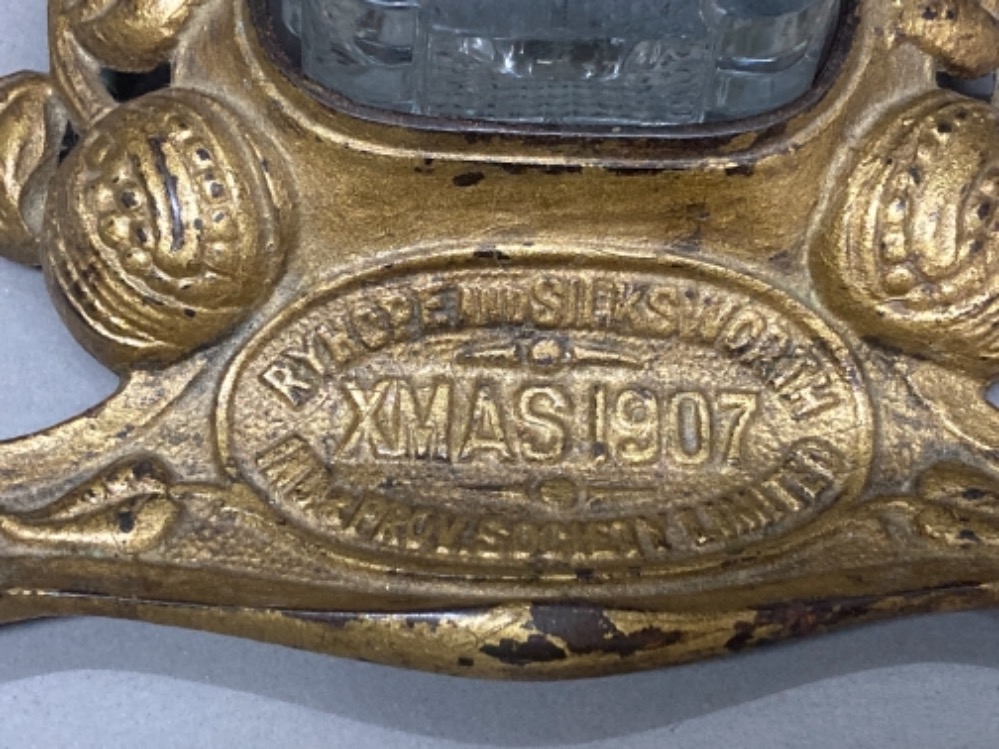 A gilt metal inkwell by Ryhope and Silksworth dated 1907 - Image 2 of 2