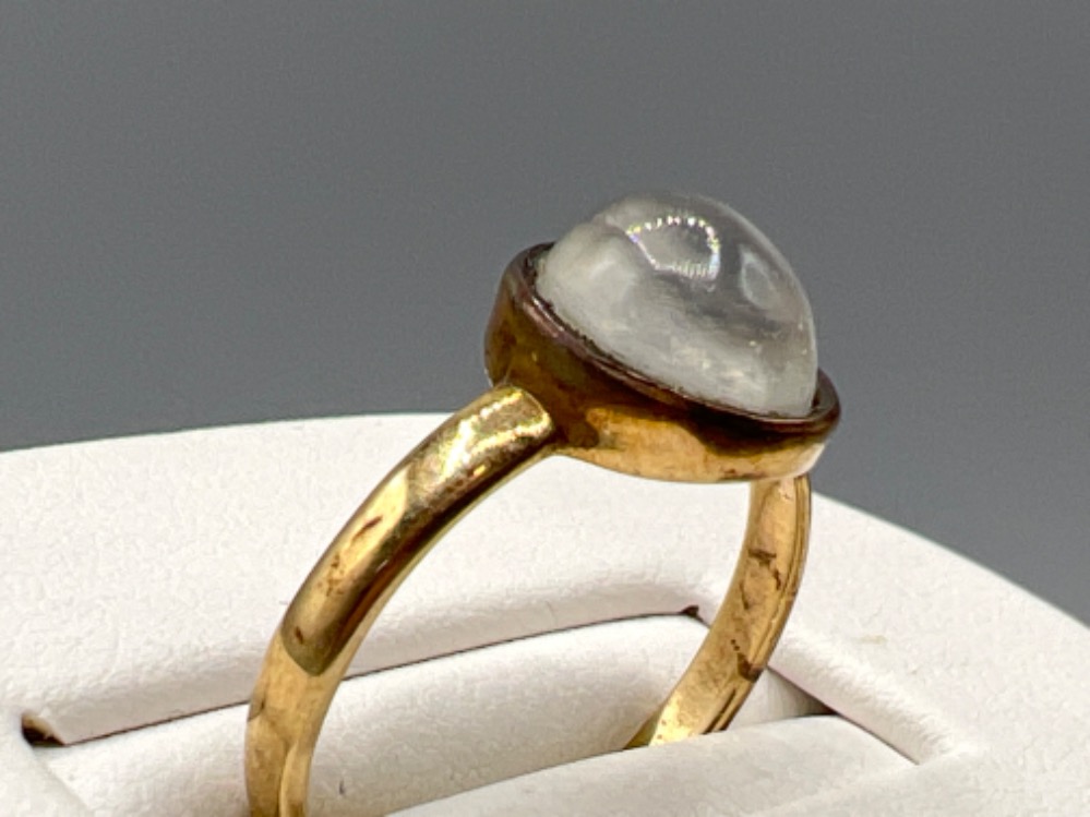 Ladies 9ct gold stone set ring. 2g size O - Image 2 of 2