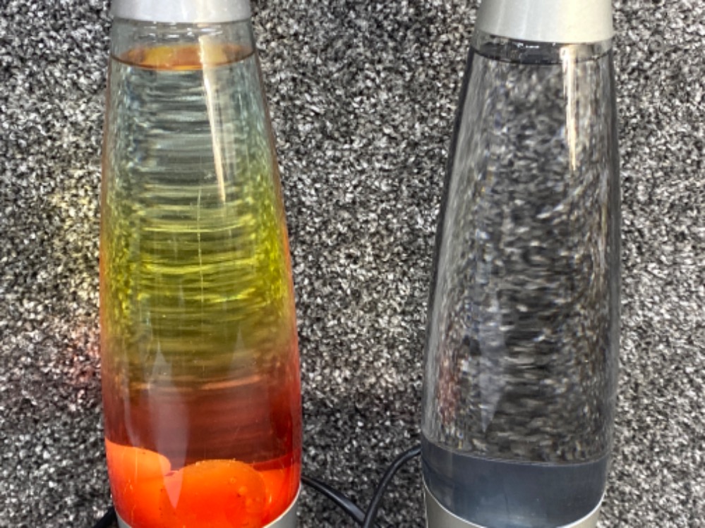 Pair of 60s style lava lamps both in working condition - Image 2 of 2