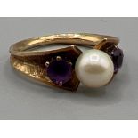 9ct gold cultured Pearl and amethyst 3 stone ring size K