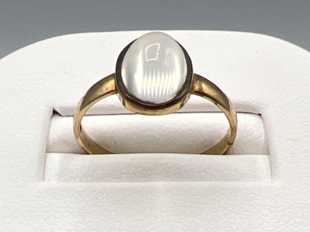 Ladies 9ct gold stone set ring. 2g size O