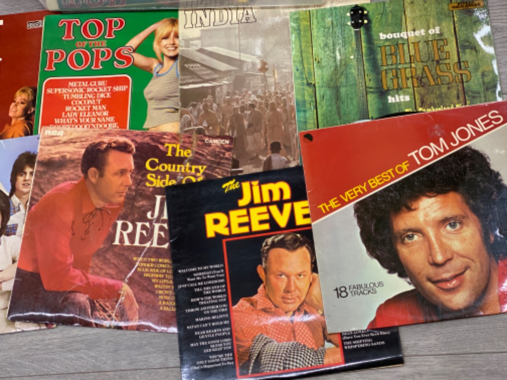Box of mixed LP records - featuring Tom Jones & Jim Reeves - Bild 2 aus 2